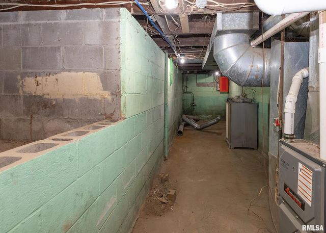 513 3RD Street, Camanche, IA 52730