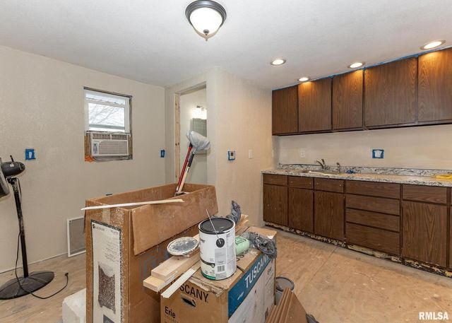 513 3RD Street, Camanche, IA 52730