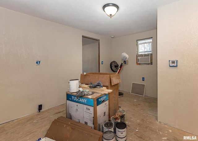 513 3RD Street, Camanche, IA 52730