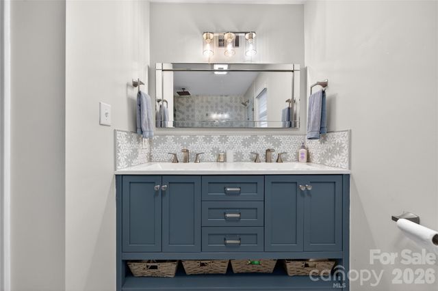 9018 St Lucia Lane, Charlotte, NC 28277