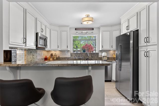 9018 St Lucia Lane, Charlotte, NC 28277