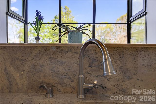 9018 St Lucia Lane, Charlotte, NC 28277