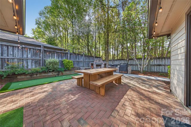 9018 St Lucia Lane, Charlotte, NC 28277