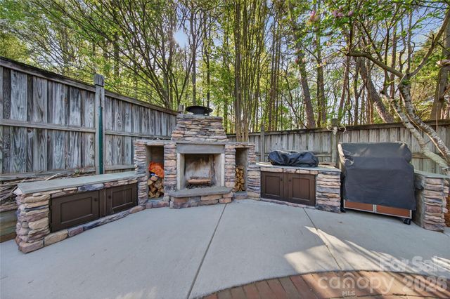 9018 St Lucia Lane, Charlotte, NC 28277