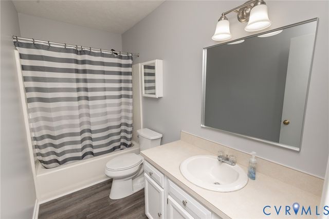 1812 Meadow Park Dr, North Chesterfield, VA 23225