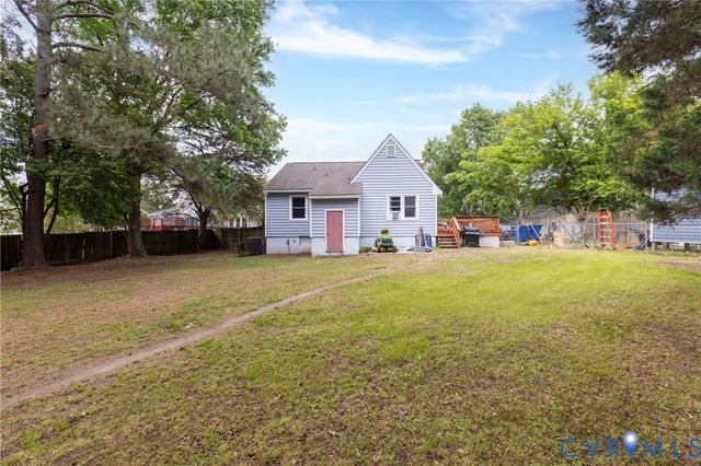 1812 Meadow Park Dr, North Chesterfield, VA 23225
