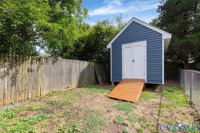1812 Meadow Park Dr, North Chesterfield, VA 23225