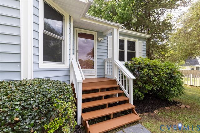 1812 Meadow Park Dr, North Chesterfield, VA 23225