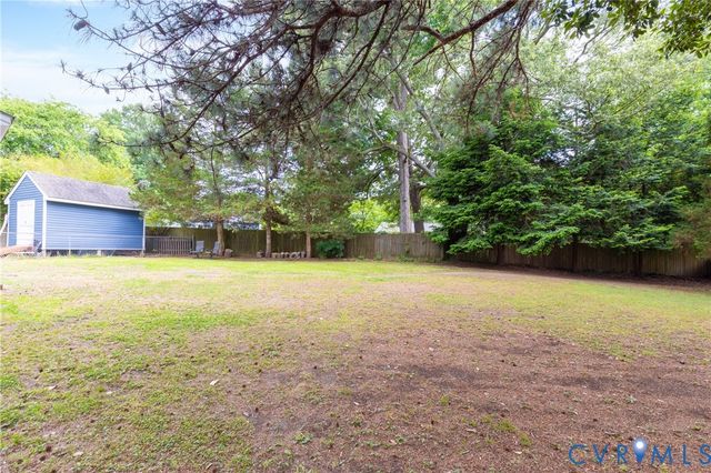 1812 Meadow Park Dr, North Chesterfield, VA 23225