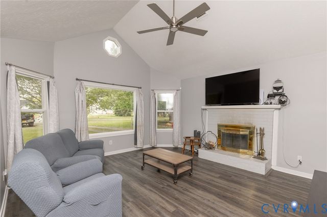 1812 Meadow Park Dr, North Chesterfield, VA 23225