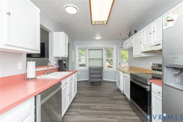 1812 Meadow Park Dr, North Chesterfield, VA 23225