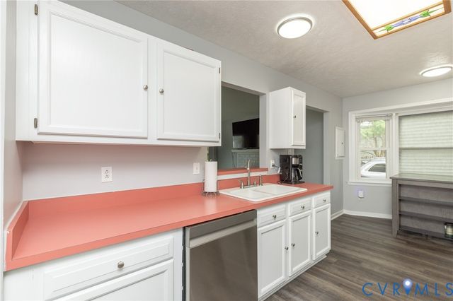 1812 Meadow Park Dr, North Chesterfield, VA 23225
