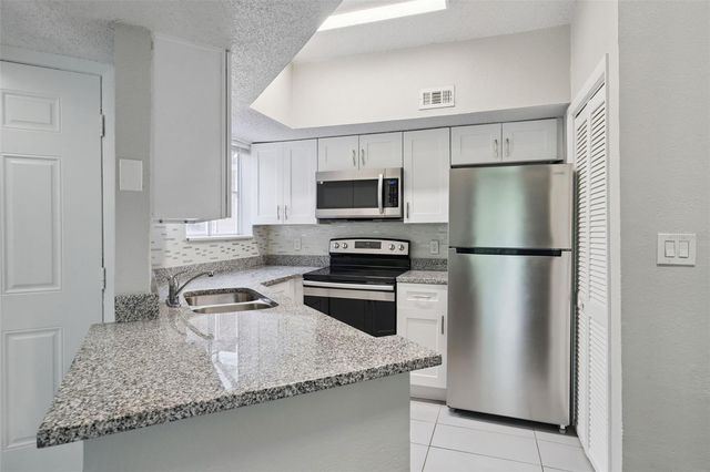 1948 LAKE ATRIUMS CIRCLE 124, Orlando, FL 32839