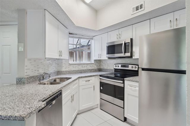 1948 LAKE ATRIUMS CIRCLE 124, Orlando, FL 32839
