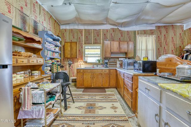 336 Cloud Creek Road, Rogersville, TN 37857