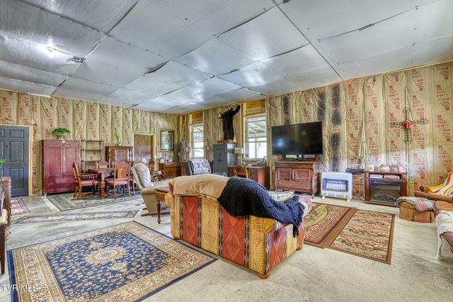 336 Cloud Creek Road, Rogersville, TN 37857