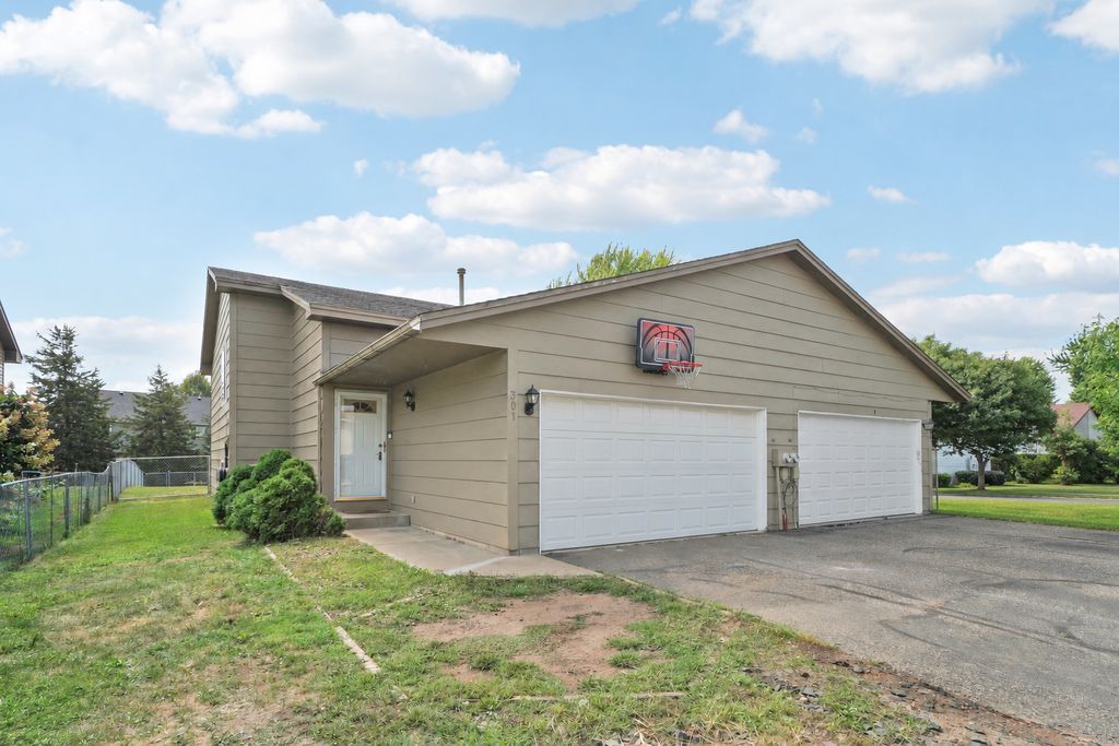 301 Cari Park Lane, Hastings, MN 55033 — exterior