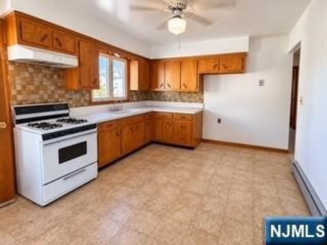 55 Avenue B, Lodi, NJ 07644