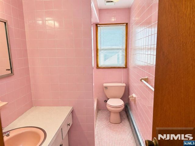 55 Avenue B, Lodi, NJ 07644