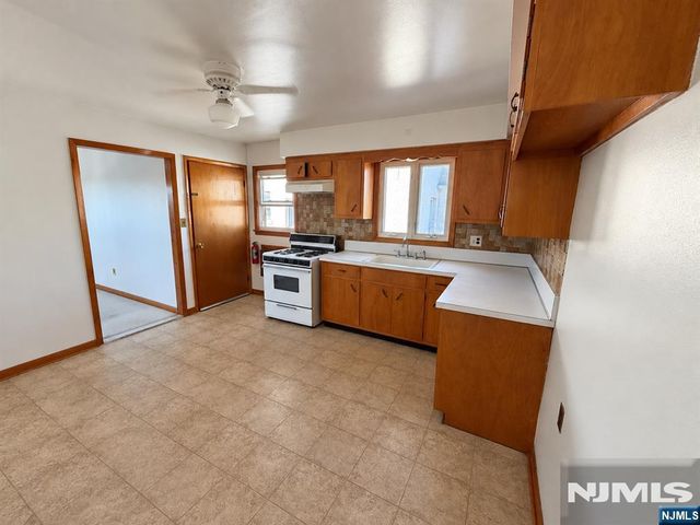55 Avenue B, Lodi, NJ 07644