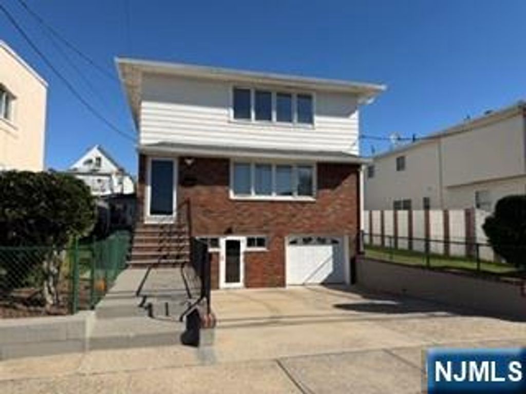 55 Avenue B, Lodi, NJ 07644