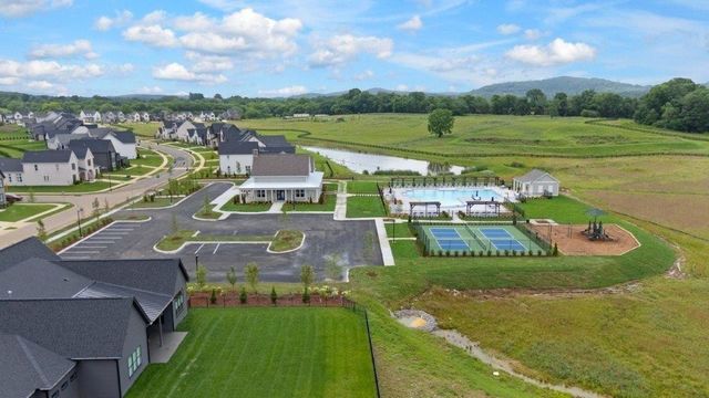 7513 Sutcliff Dr, College Grove, TN 37046