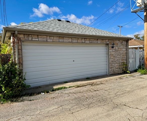 3541 N Pontiac Avenue, Chicago, IL 60634