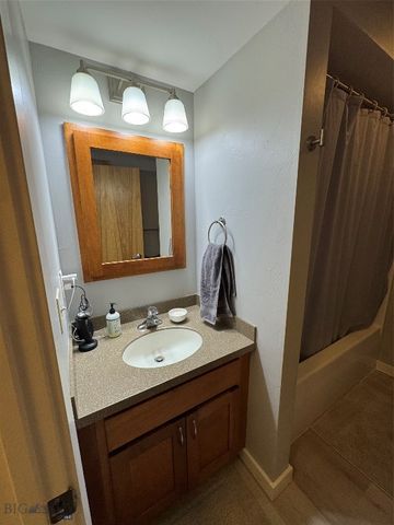 228 S Cottonwood Road 201, Bozeman, MT 59718