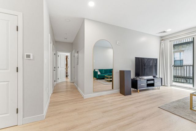157 Chestnut 203, Chelsea, MA 02150