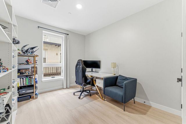 157 Chestnut 203, Chelsea, MA 02150