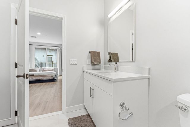 157 Chestnut 203, Chelsea, MA 02150