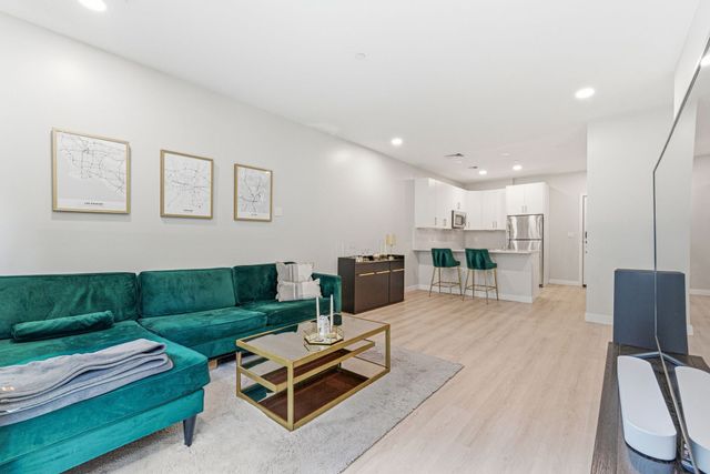 157 Chestnut 203, Chelsea, MA 02150