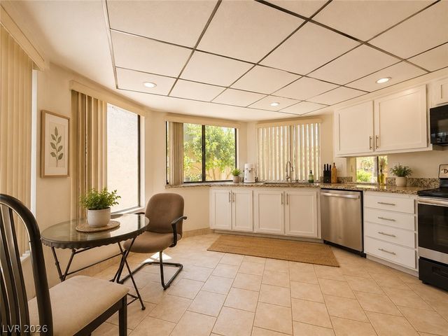 2521 Swan Lane, Las Vegas, NV 89121