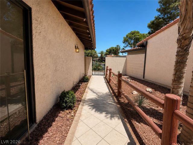 2521 Swan Lane, Las Vegas, NV 89121