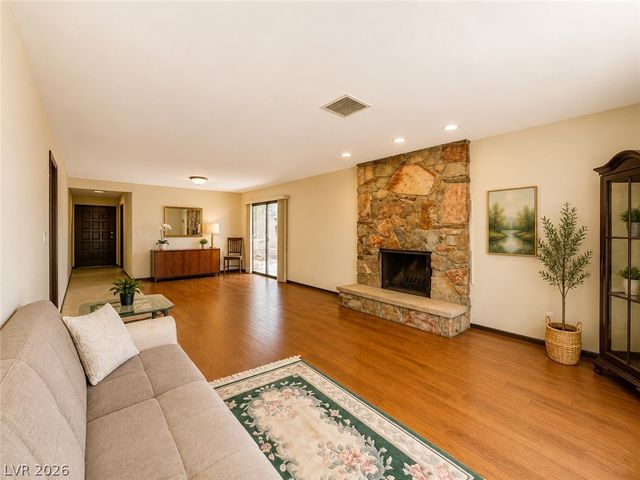 2521 Swan Lane, Las Vegas, NV 89121