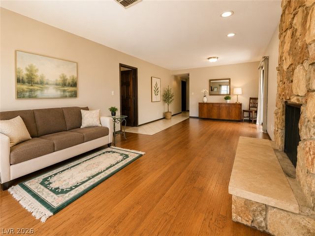 2521 Swan Lane, Las Vegas, NV 89121