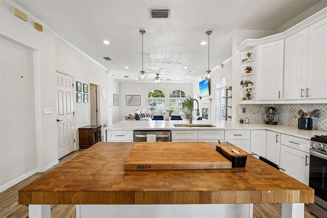 2616 11TH STREET N, St Petersburg, FL 33704