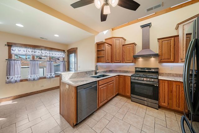 4345 N Marmora Avenue, Chicago, IL 60634