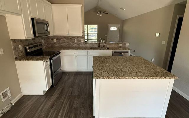 655 Oak LN, Cottonwood Shores, TX 78657