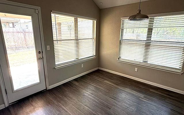 655 Oak LN, Cottonwood Shores, TX 78657
