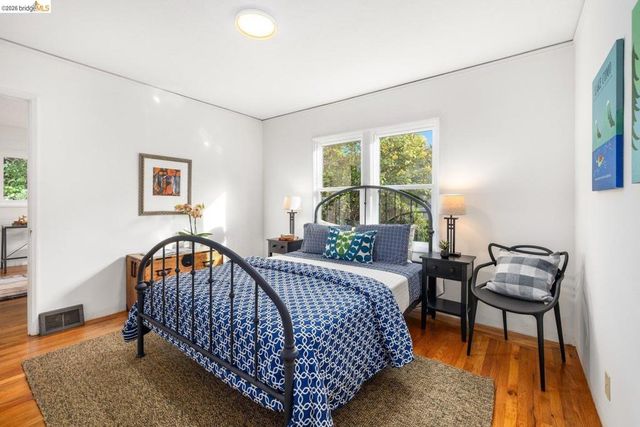 307 Covington St, Oakland, CA 94605