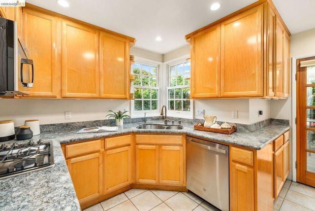 307 Covington St, Oakland, CA 94605