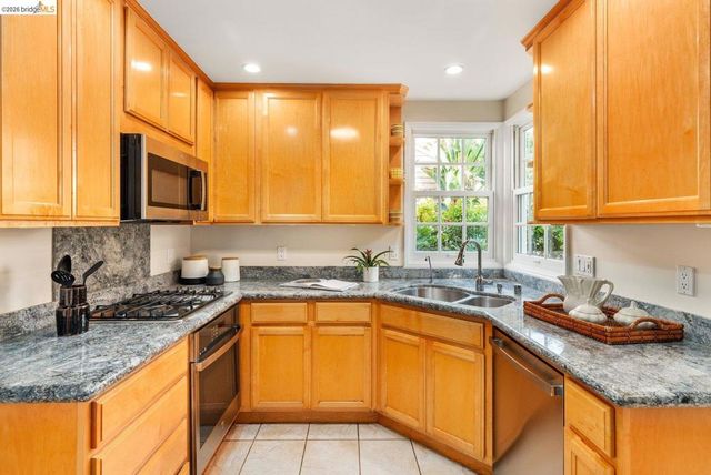 307 Covington St, Oakland, CA 94605