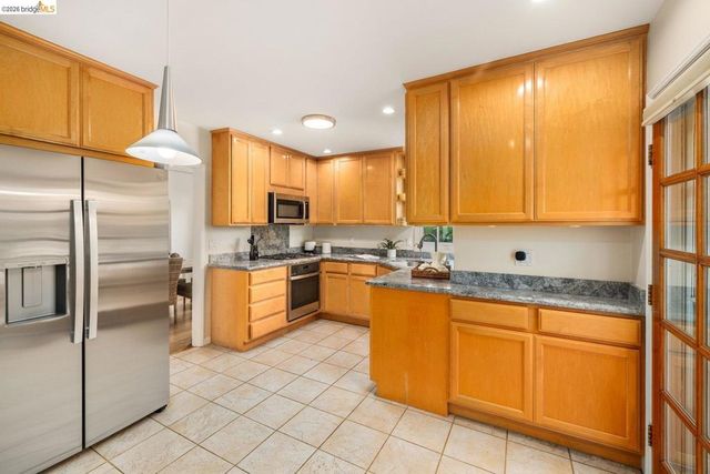 307 Covington St, Oakland, CA 94605