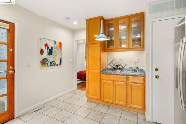 307 Covington St, Oakland, CA 94605