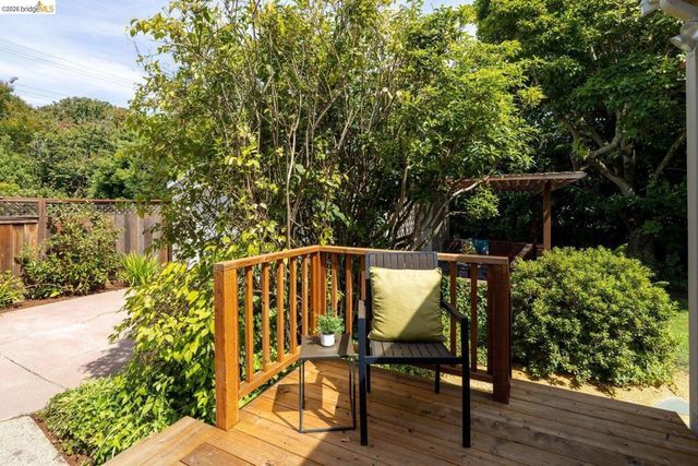 307 Covington St, Oakland, CA 94605