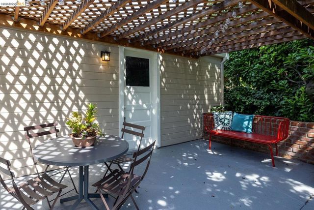 307 Covington St, Oakland, CA 94605