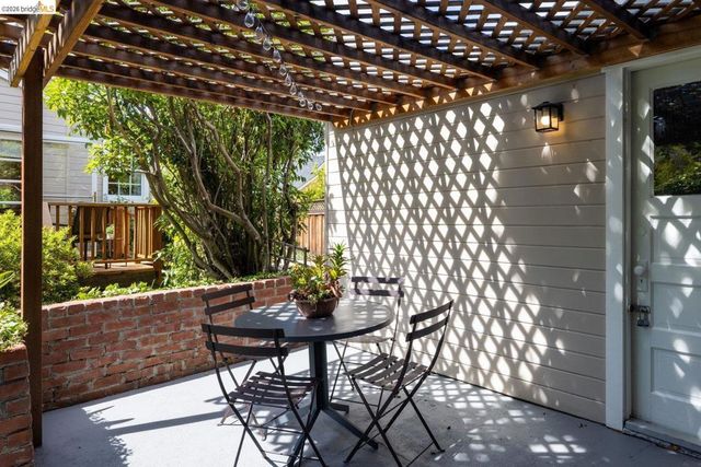 307 Covington St, Oakland, CA 94605