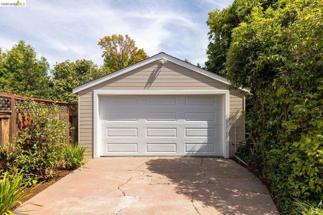 307 Covington St, Oakland, CA 94605