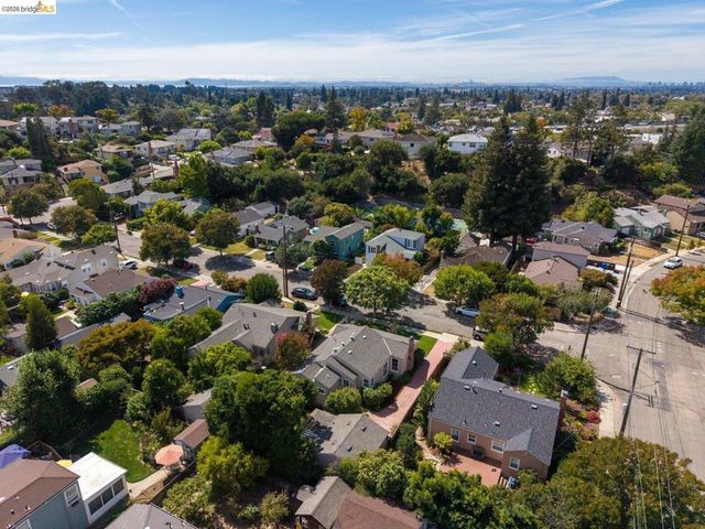 307 Covington St, Oakland, CA 94605